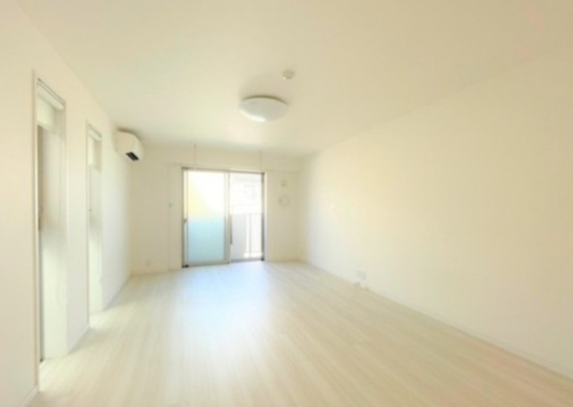 居室・リビング　写真は同タイプ住居です。