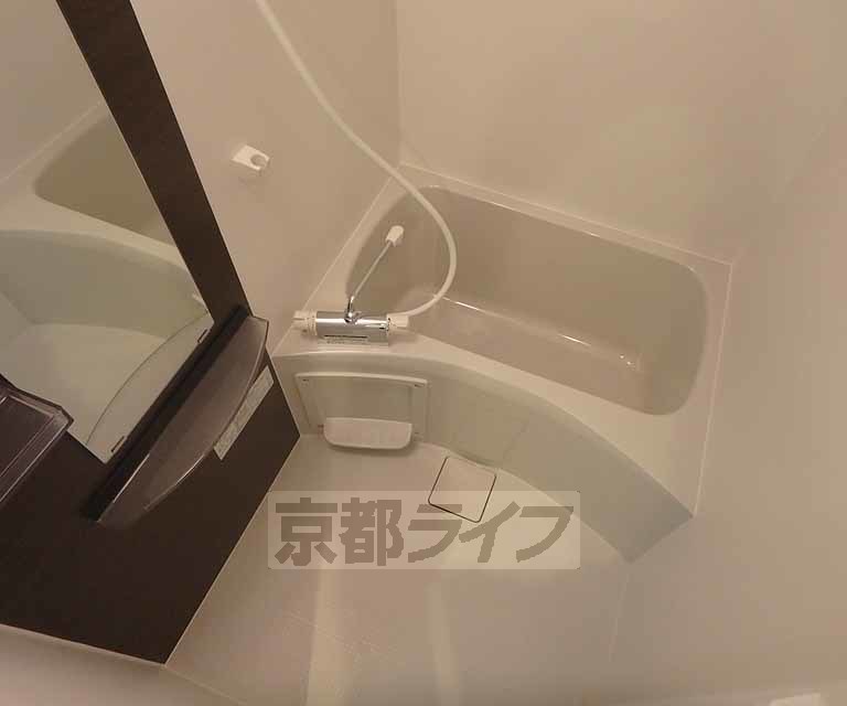バス・シャワールーム　バスルームです