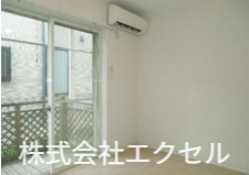 居室・リビング　エアコン付きです。