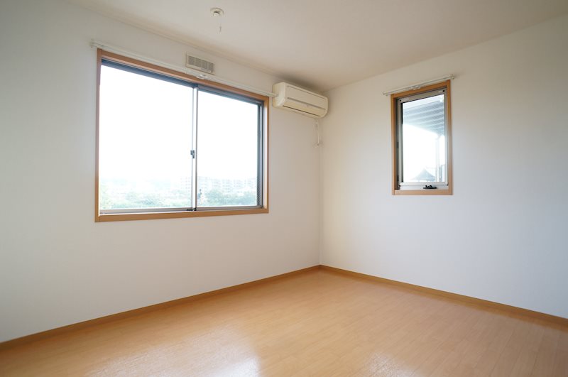 居室・リビング　2面採光で明るいお部屋です！