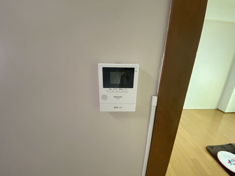 セキュリティ　イメージ家具配置中の写真です
