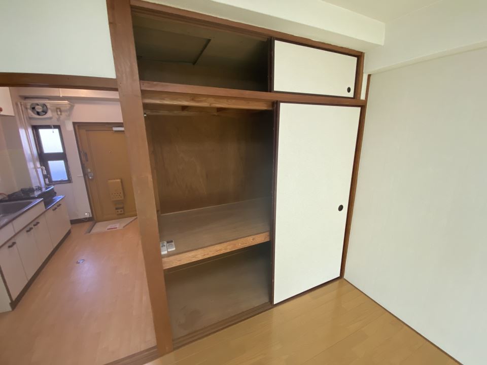 収納　上下２段収納、天袋あります