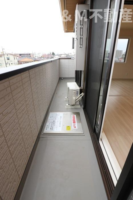 バルコニー　外からの目が気にならないバルコニーで洗濯物が干せます