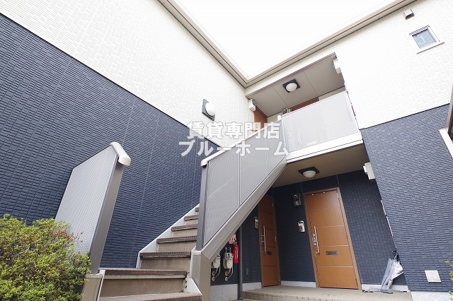 建物外観　軽量鉄骨造2階建ての物件！