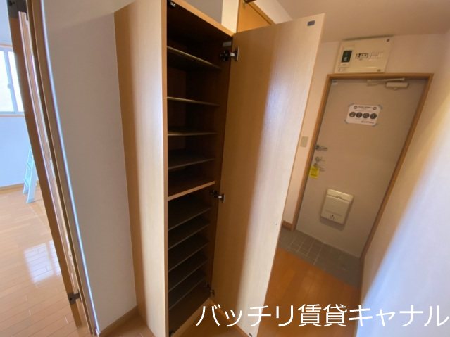 玄関　※写真は別部屋の為、現況優先です。