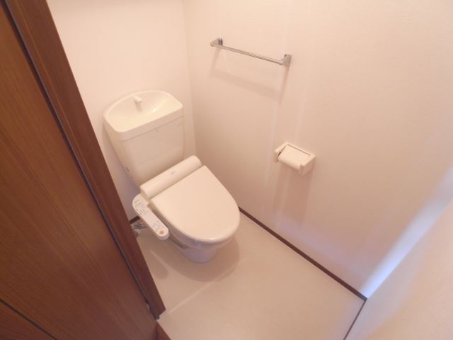 トイレ　ウォシュレット付き、トイレです。
