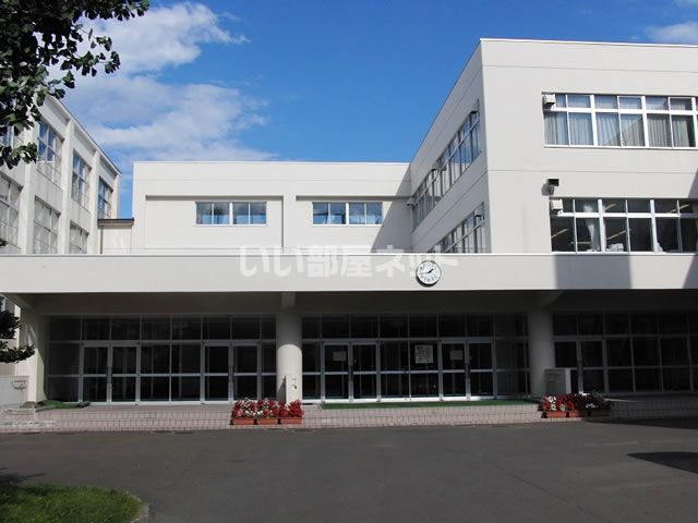 高校・高専　札幌月寒高等学校（高校・高専）まで518m