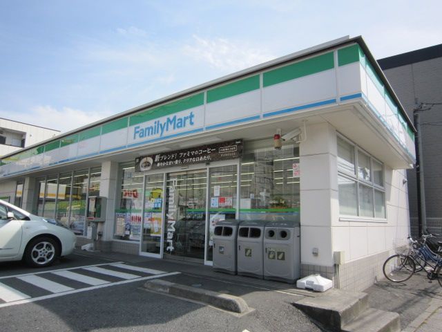コンビニ　ファミリーマート南行徳三丁目店（コンビニ）まで552m