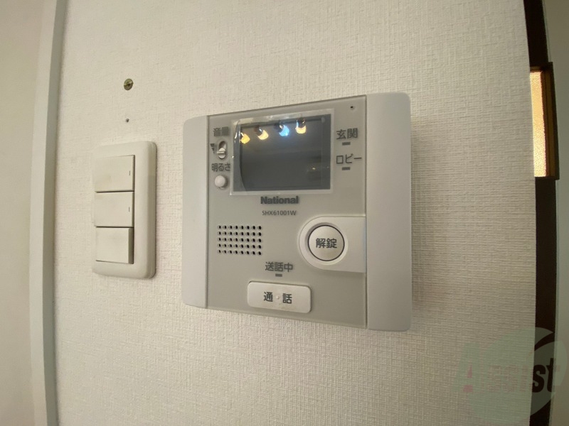 セキュリティ　ＴＶモニター付インターホンです。来客者の顔が見えるので安心！