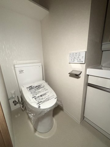 トイレ　802号室のお部屋の写真になります。