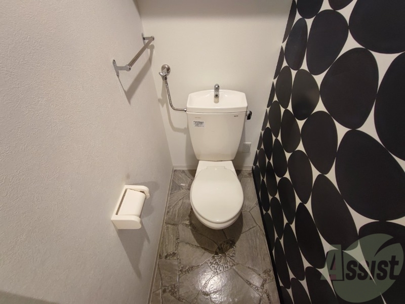 トイレ　こちらはトイレです。清潔感があり、安心して使用できます。
