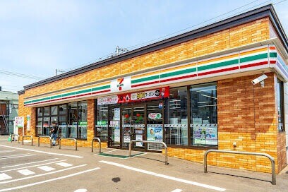 コンビニ　セブンイレブン札幌北18条東15丁目店（コンビニ）まで484m
