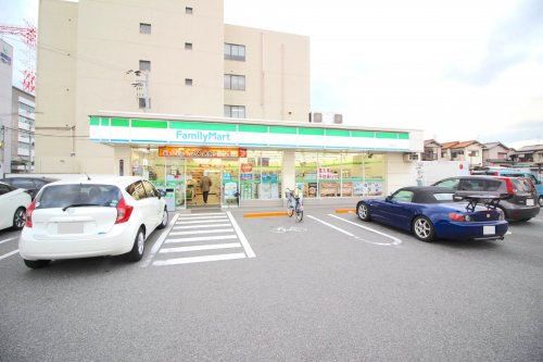 コンビニ　ファミリーマート 堺緑町店（コンビニ）まで223m