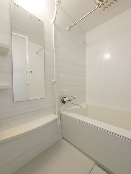 バス・シャワールーム　※写真は同じマンションの違う部屋のものになります。