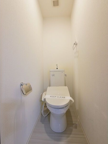 トイレ　※写真は同じマンションの違う部屋のものになります。
