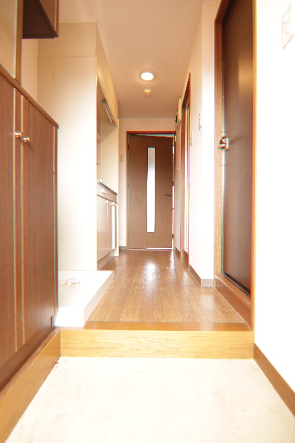 玄関　※別部屋の参考写真のため、現状優先です。