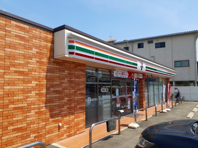 コンビニ　セブンイレブン壺川１丁目店（コンビニ）まで500m
