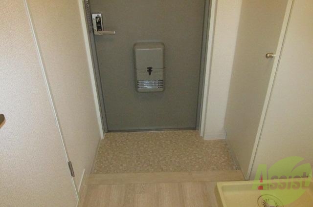 玄関　シューズボックスあるので片付きます。