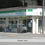 コンビニ　ファミリーマート（コンビニ）まで124m