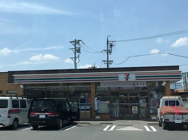 コンビニ　セブンイレブン（コンビニ）まで400m