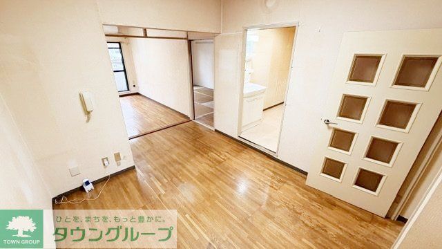 居室・リビング　玄関