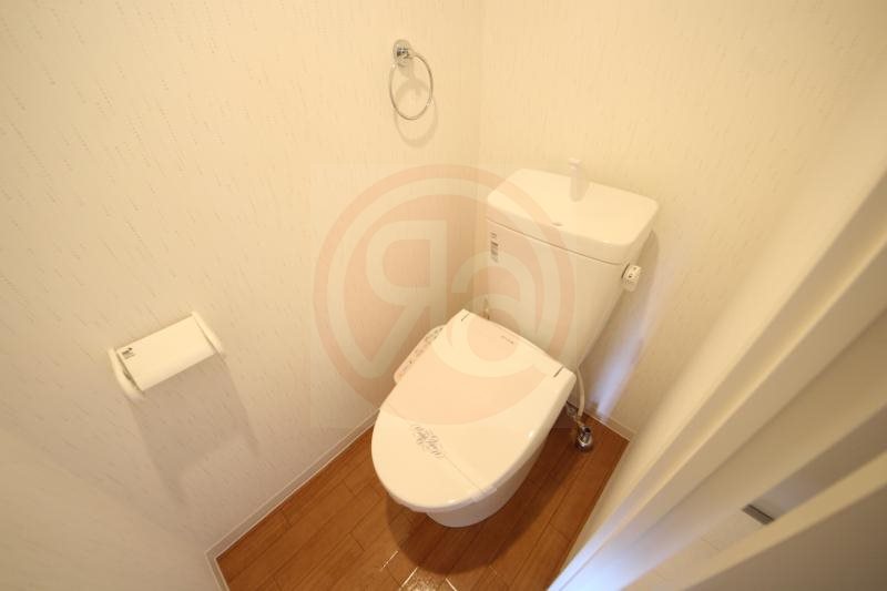 トイレ　落ち着いた色調のトイレです