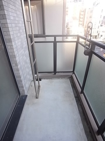 バルコニー　暖かな日差しのふりそそぐバルコニー