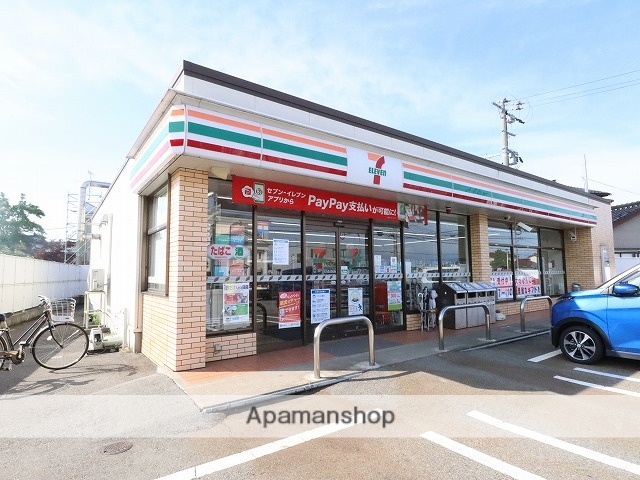 コンビニ　セブンイレブン（コンビニ）まで448m