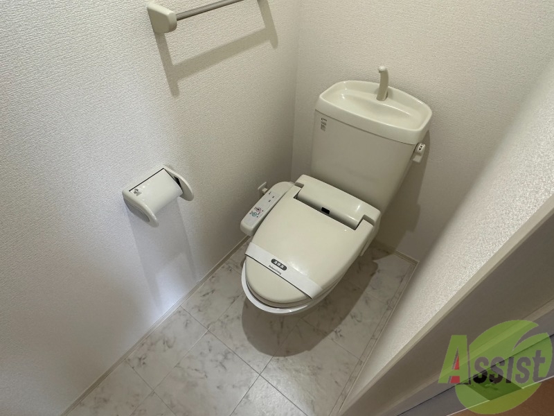トイレ　トイレはウォシュレット機能付きです。安心して使用できますね。