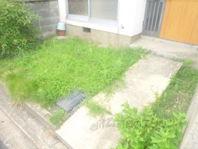 庭　玄関前