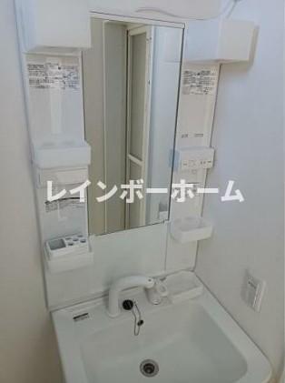 洗面設備　朝の支度にも助かる、独立の洗髪洗面化粧台