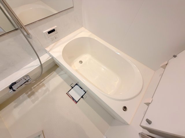バス・シャワールーム　広めのお風呂は一日の疲れを癒してくれます。