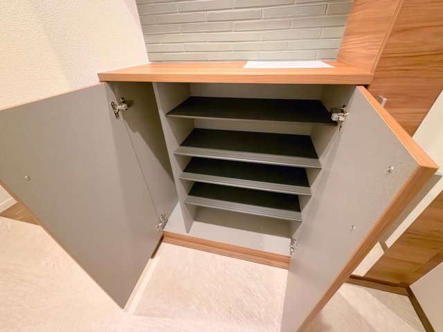 収納　大きいシューズボックスは靴がいっぱい入れれますね。