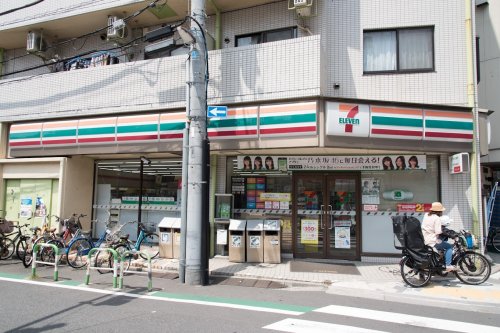 コンビニ　セブンイレブン 荒川尾竹橋店（コンビニ）まで244m