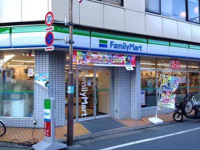 コンビニ　ファミリーマート亀有北口店（コンビニ）まで605m