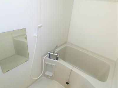バス・シャワールーム　お風呂、トイレは完全別です