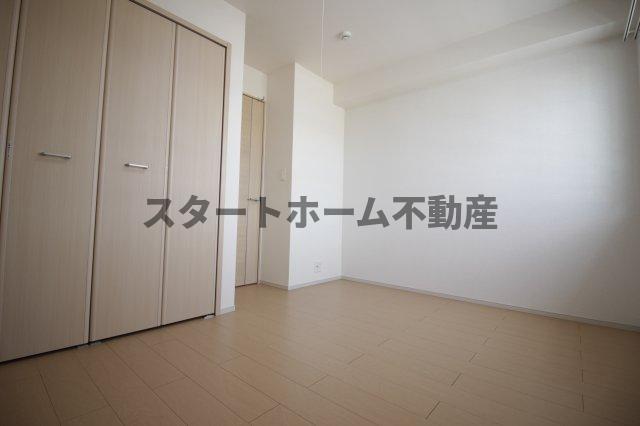 その他部屋・スペース　開放的な寝室です