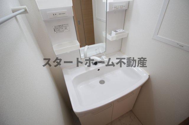 洗面設備　コンパクトで使いやすい洗面所