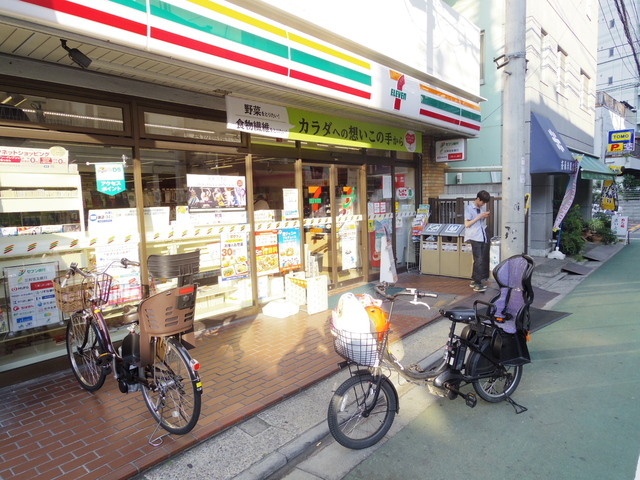 コンビニ　セブンイレブン板橋清水町店（コンビニ）まで821m