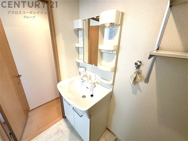 洗面設備　洗面所内に室内洗濯機置場がついてます！