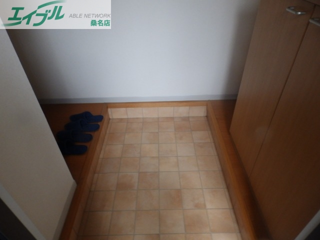 玄関　別部屋反転参考写真です