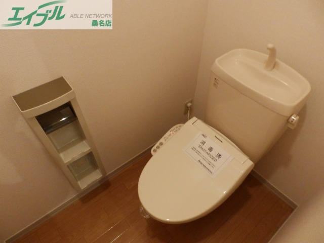 トイレ　別部屋反転参考写真です