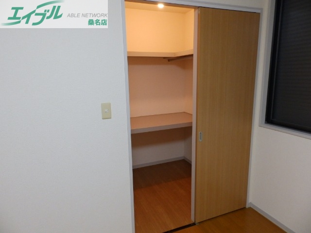 収納　別部屋反転参考写真です