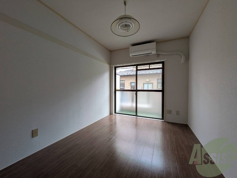 居室・リビング　お部屋は広さがあってゆったり生活できそうです。
