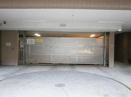 駐車場　大きなものも収納できそうです