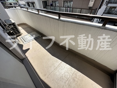 バルコニー　お洗濯にも便利なバルコニー付き