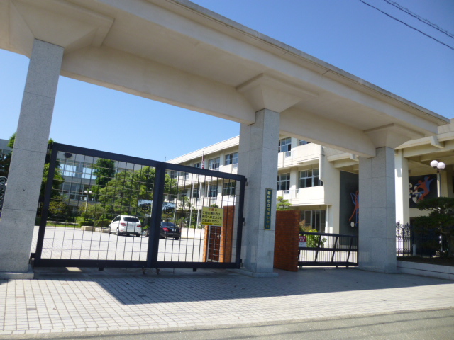中学校　磐田市立竜洋中学校（中学校）まで986m