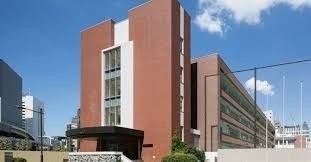 中学校　千代田区立神田一橋中学校（中学校）まで1215m