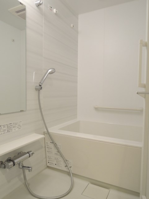 バス・シャワールーム　※別部屋参考写真。現状優先です。