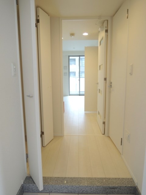 玄関　※別部屋参考写真。現状優先です。